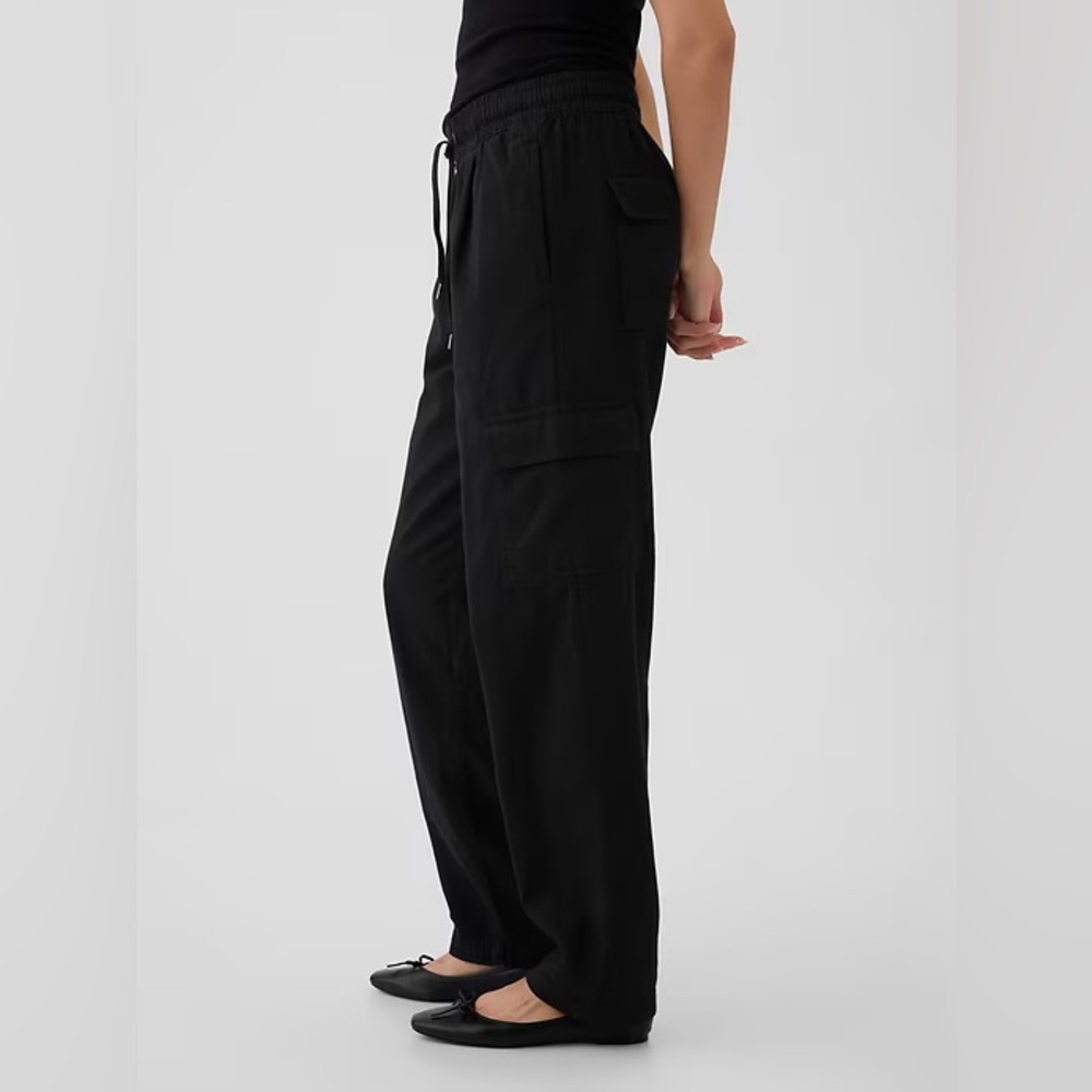 NWT! GAP Black Easy Cargo Pants - Size Medium Petite 🩷 #522920 - Picture 3 of 11